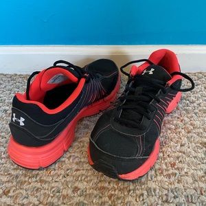 Like New UA Tennis Shoes